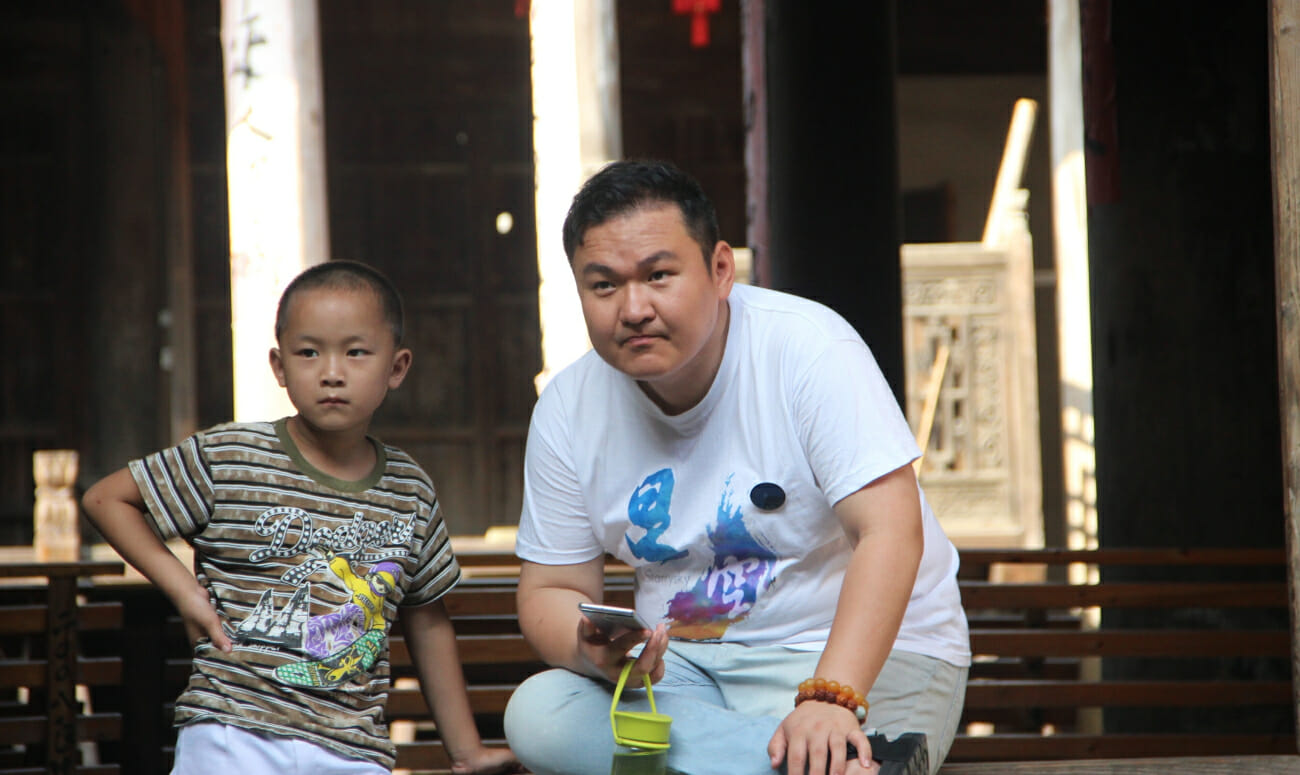 Amazing Life Saving Stories - Old Chinese Man Saves Father And Son