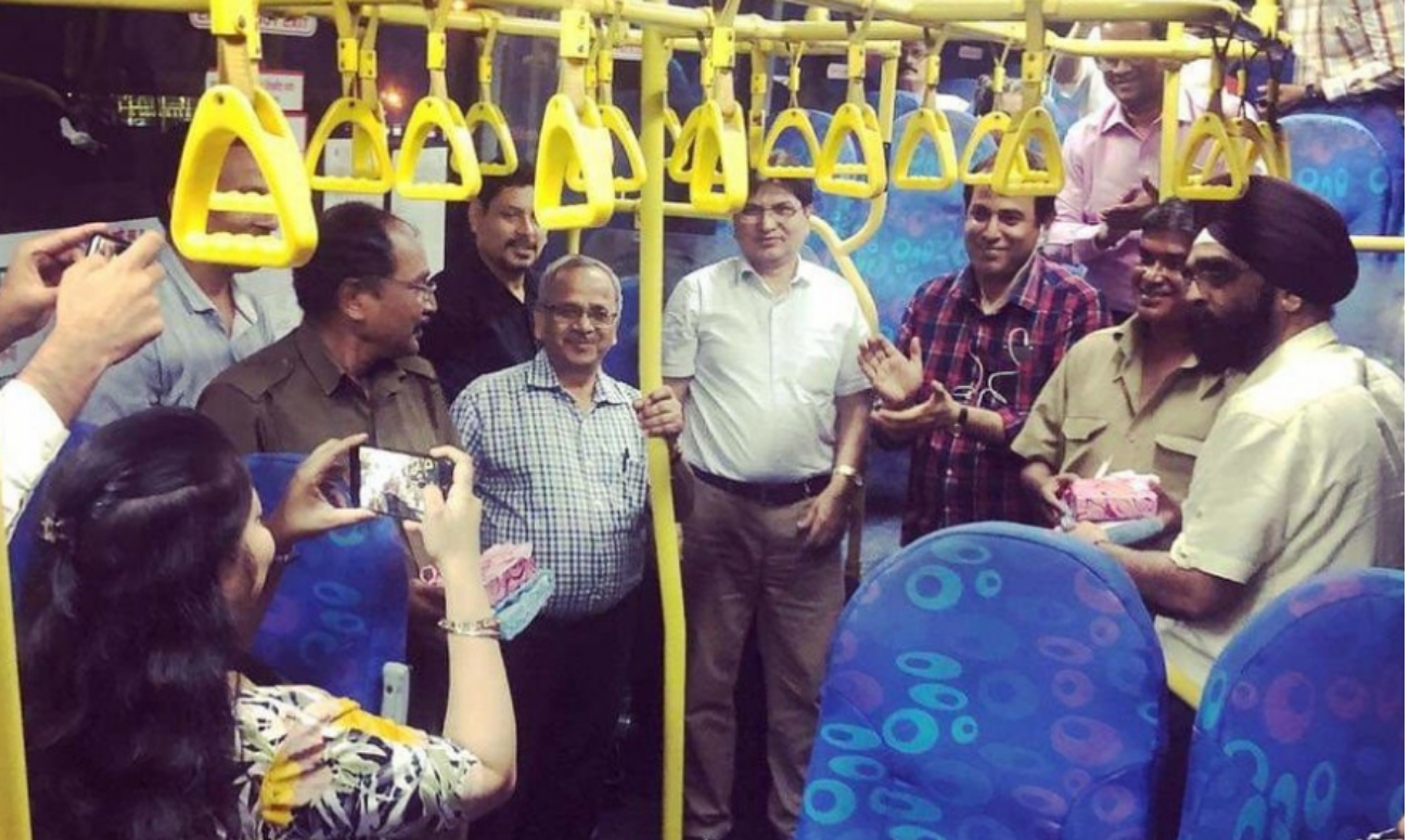 Mumbai commuters bid warm goodbye to their bus conductor