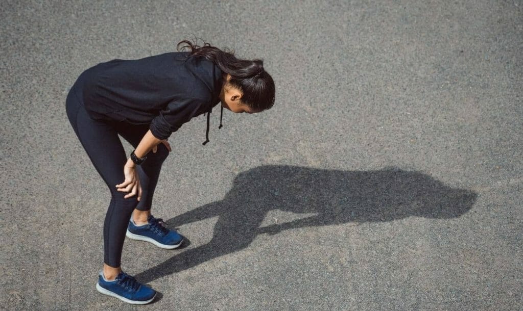 क्यों हमेशा थके रहते हैं आप? जानिये कारण और उपाय